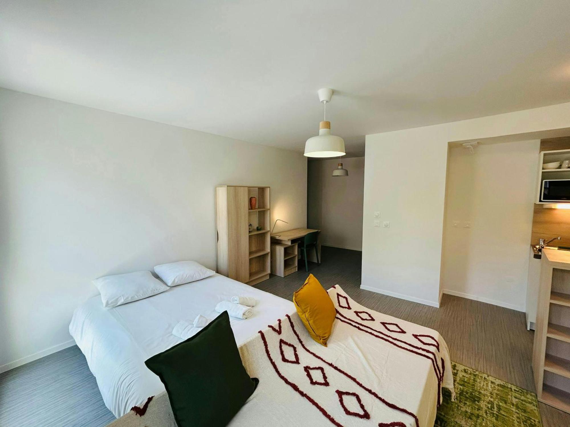 We Live In R - 102 Appartement