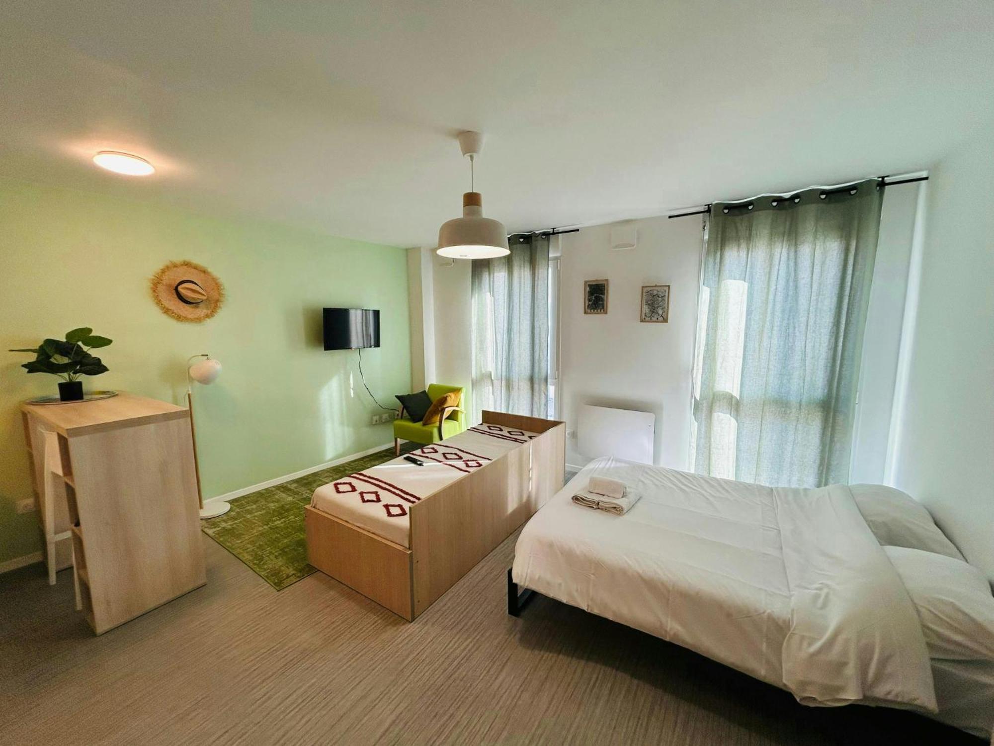 We Live In R - 102 Appartement